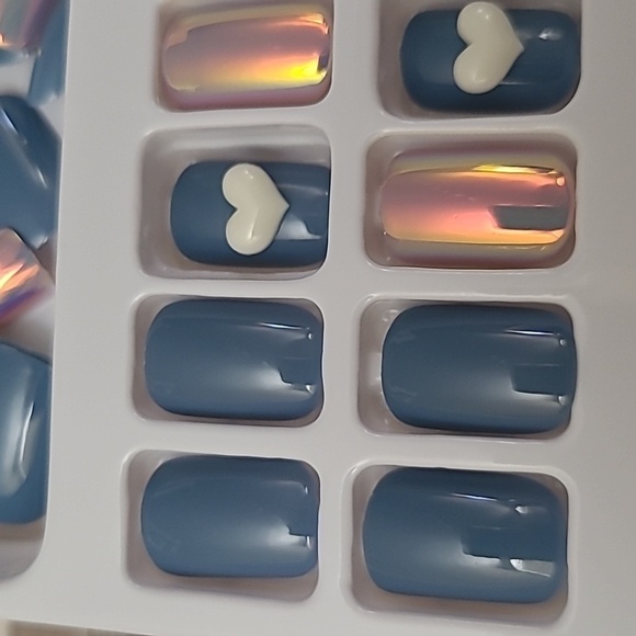 3D Hearts & Iridescent Press On Nails - Picture 15 of 15